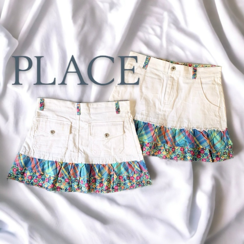 Place กระโปรงสีขาว ชายกระโปรงสีฟ้าลายดอกไม้ KT9