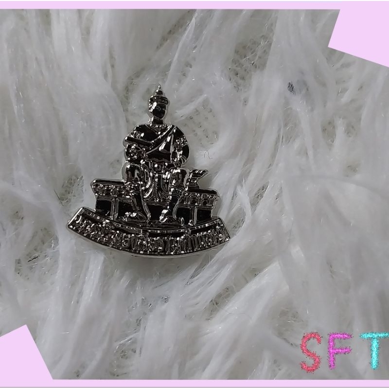 เข็ม ม.ราม สีเงิน/ดำ ติดหน้าอกสำหรับผู้หญิง ติดเนคไทสำหรับผู้ชาย