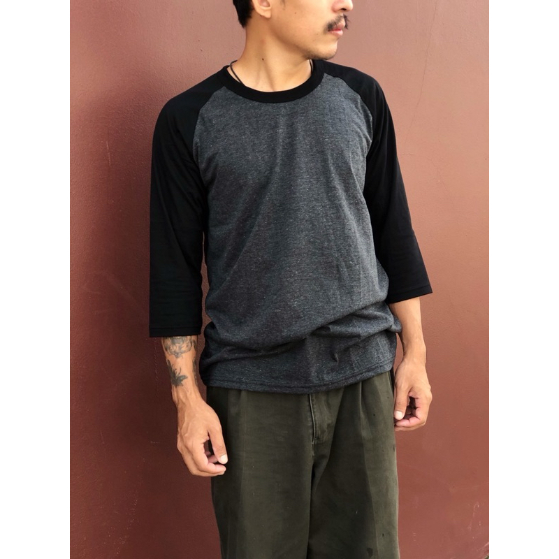 เสื้อยืดแขนสามส่วน ทรงตรง