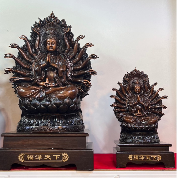 พระโพธิสัตว์กวนอิม ปางพันมือ เจ้าแม่กวนอิม นั่งบัว กวนอิม ปางพันเนตรพันกร (พันมือ) งานเรซิ่นสีไม้ สูง16นิ้ว/26นิ้ว