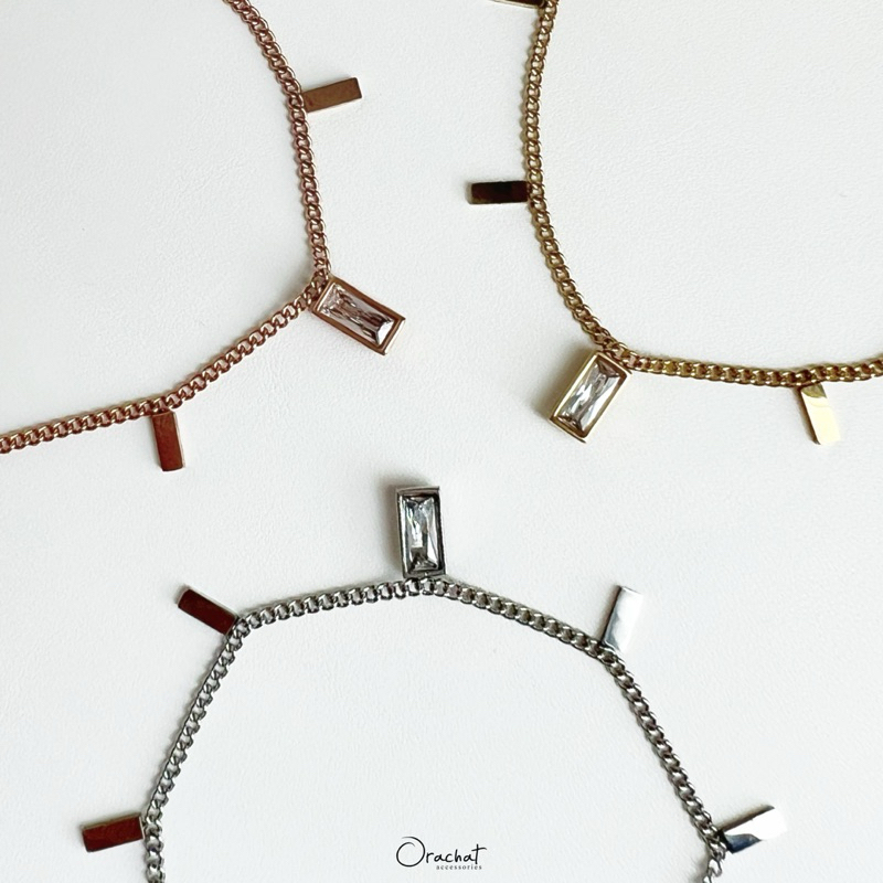 Sarah 14k bracelet. (สร้อยข้อมือโซ่เดี่ยว จี้ทรงเหลี่ยม ตัวเรือนสแตนเลส ใส่ลุยได้ ไม่ลอกไม่ดำ)
