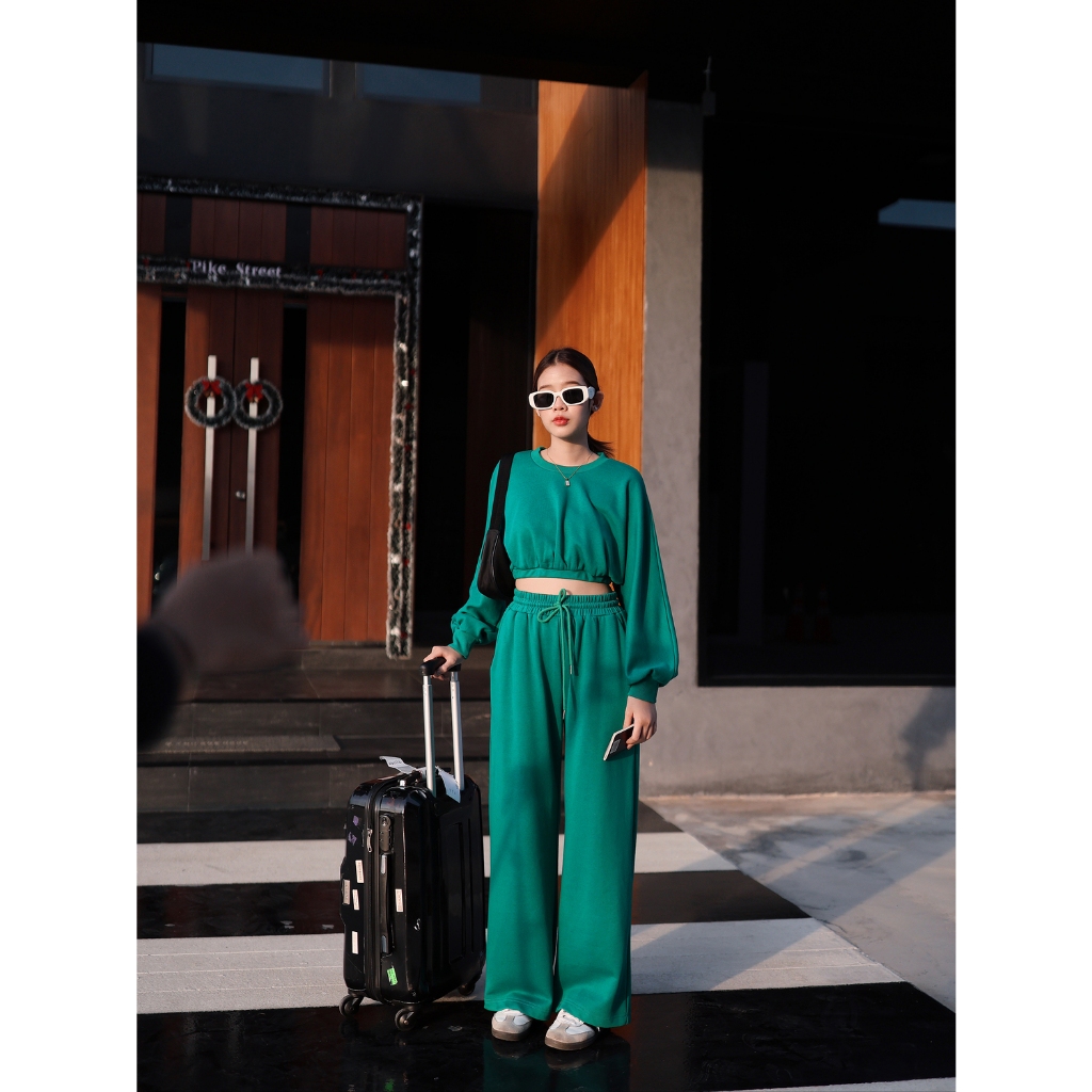 Travel Croped Set มี 2 แบบ : เซตขาสั้น , เซตขายาว