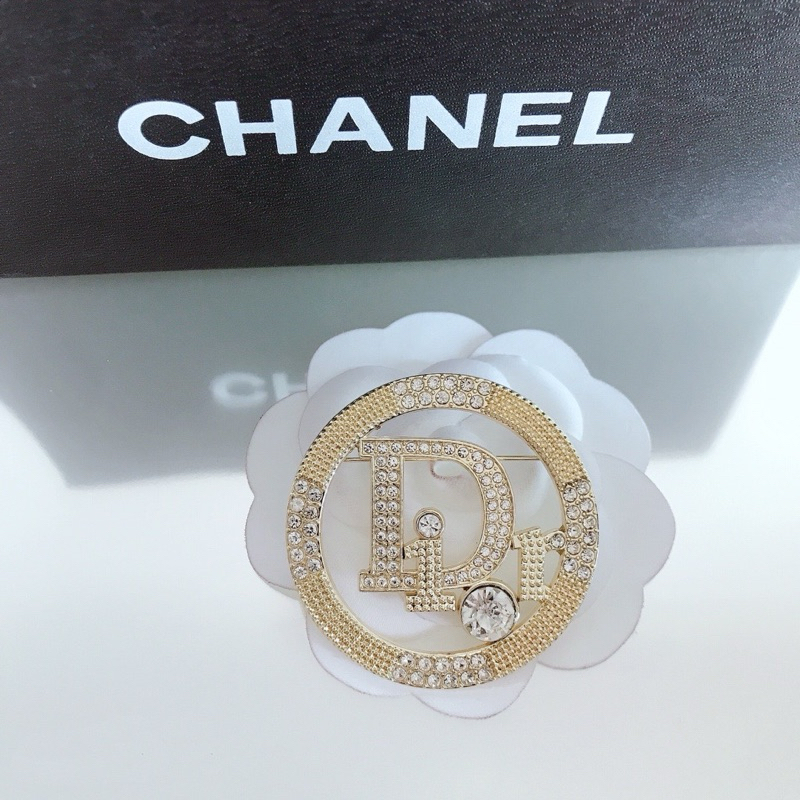 เข็มกลัดผู้หญิง เข็มกลัดติดเสื้อ ขนาด5*5cm หนัก10.6g เครื่องประดับแฟชั่น งานสวย ถ่ายรูปจริง พร้อมส่งจากไทย