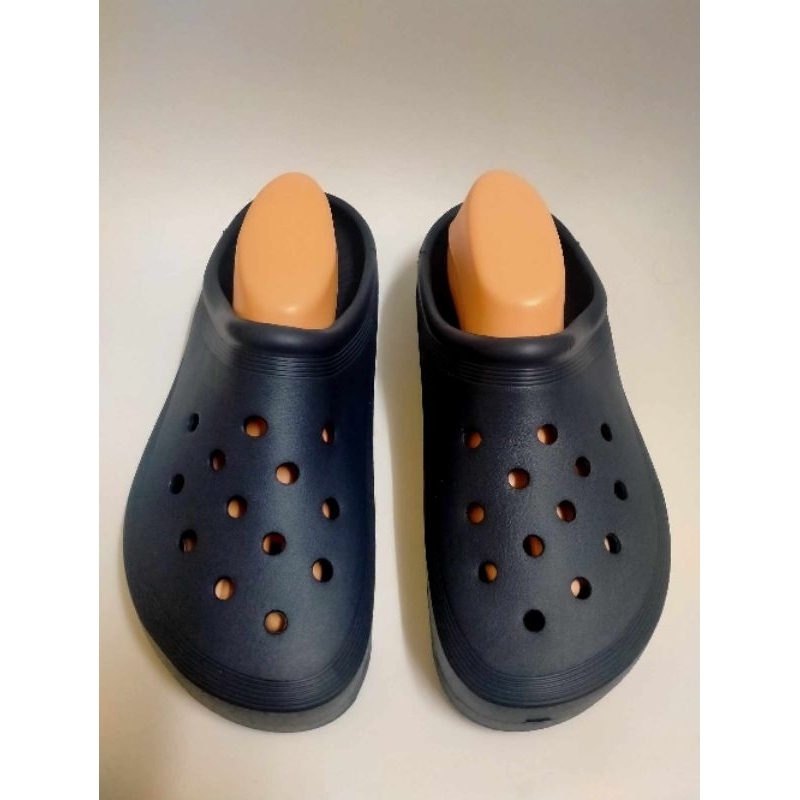 Crocs รองเท้าผู้ชายมือสอง