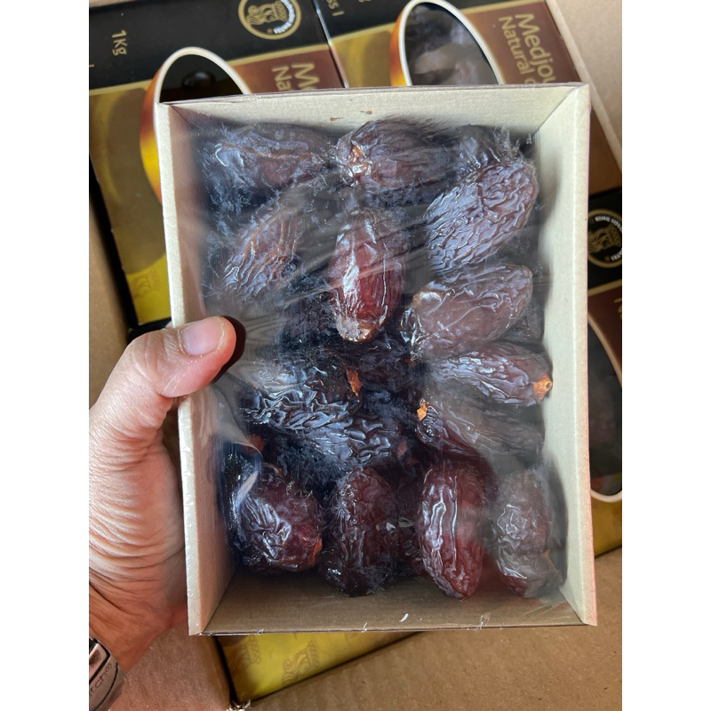 อินทผาลัมแห้ง .ลูกใหญ่ (1 kg.) กล่องดำ พรี่เมี่ยม