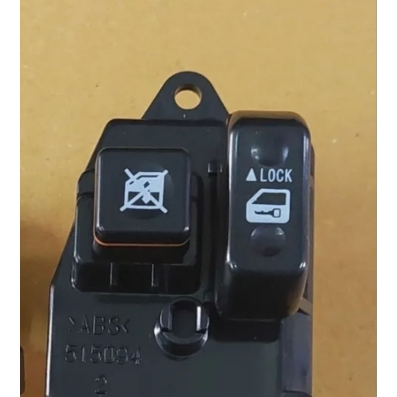 ปุ่มกดล็อกสวิตกระจก หน้าขวา TOYOTA TIGER VIGO FORTUNER VIOS AITIS CAMRY ปี05 -12 มื้อ2ญี่ปุ่น