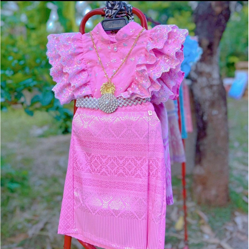 (A6)เสื้อระบายปักรุ้ง กระโปรงผ้าไหม ใส่ช่วงงานบุญมงคลสมรส