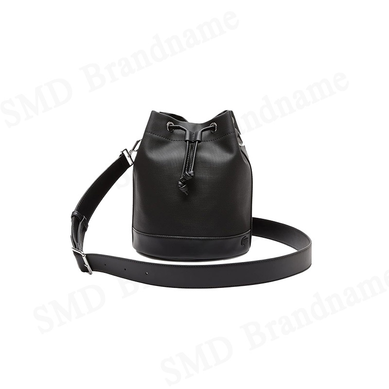 Lacoste กระเป๋าสะพายข้าง รุ่น Women's Lacoste Detachable Strap Bucket Bag Code: NF3945DB 000