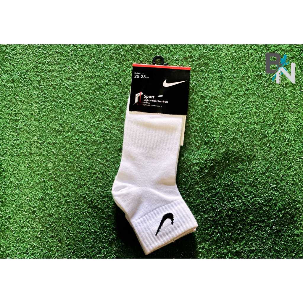 ถุงเท้าข้อกลาง Nike จำนวน 1 คู่