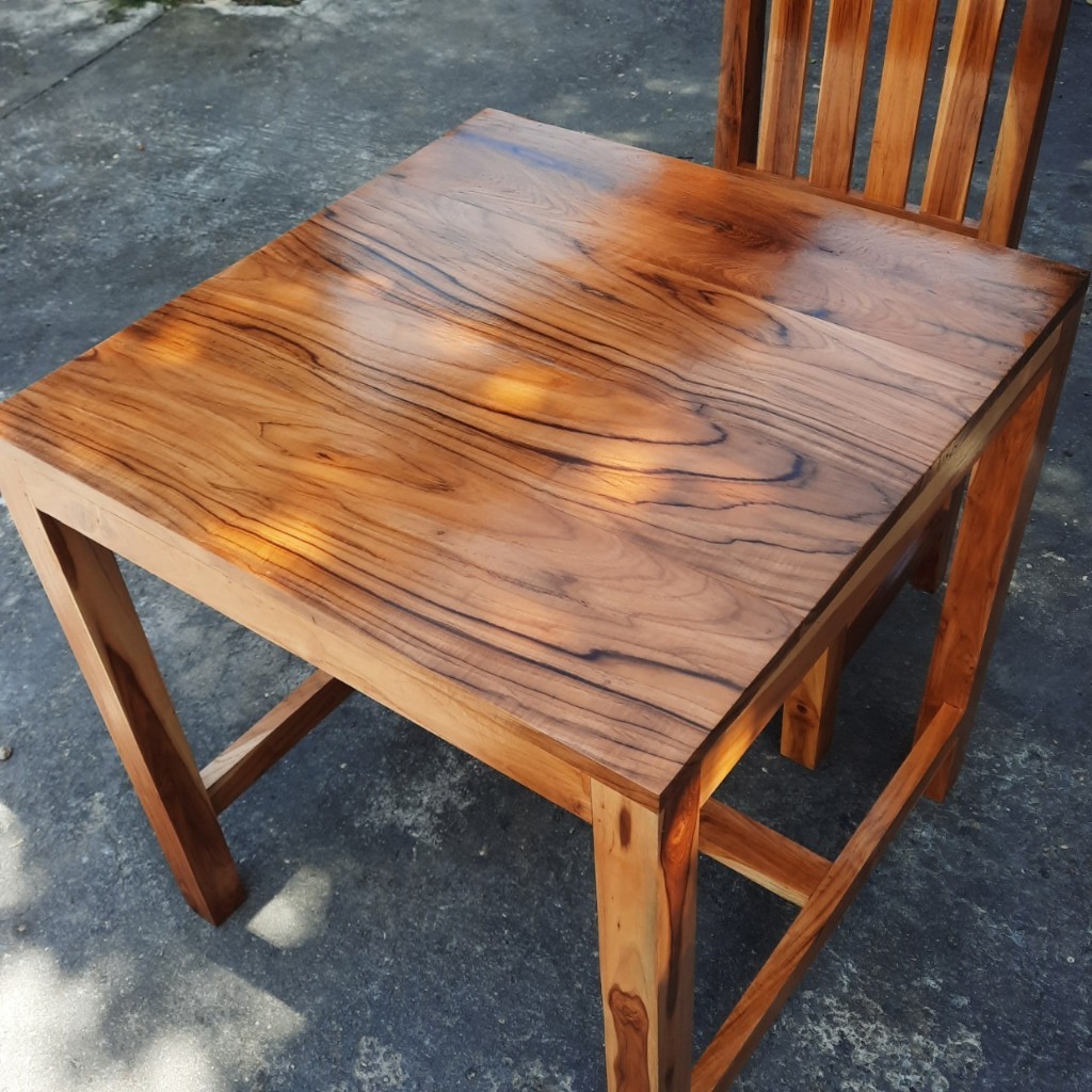 โต๊ะทำงาน & อาหาร วางของภายในบ้าน ขนาด 70 x 70 x 75 cm.