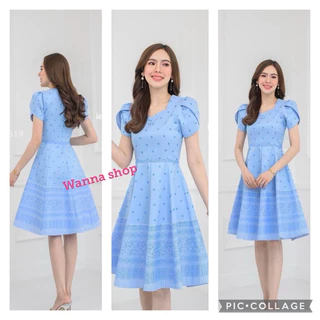 เดรสผ้าทอลายเนื้อไหม สีดำ คอหัวใจ แขนกลีบบัว เชิงทรงกระโปรงบาน งานสวยอัดกาว