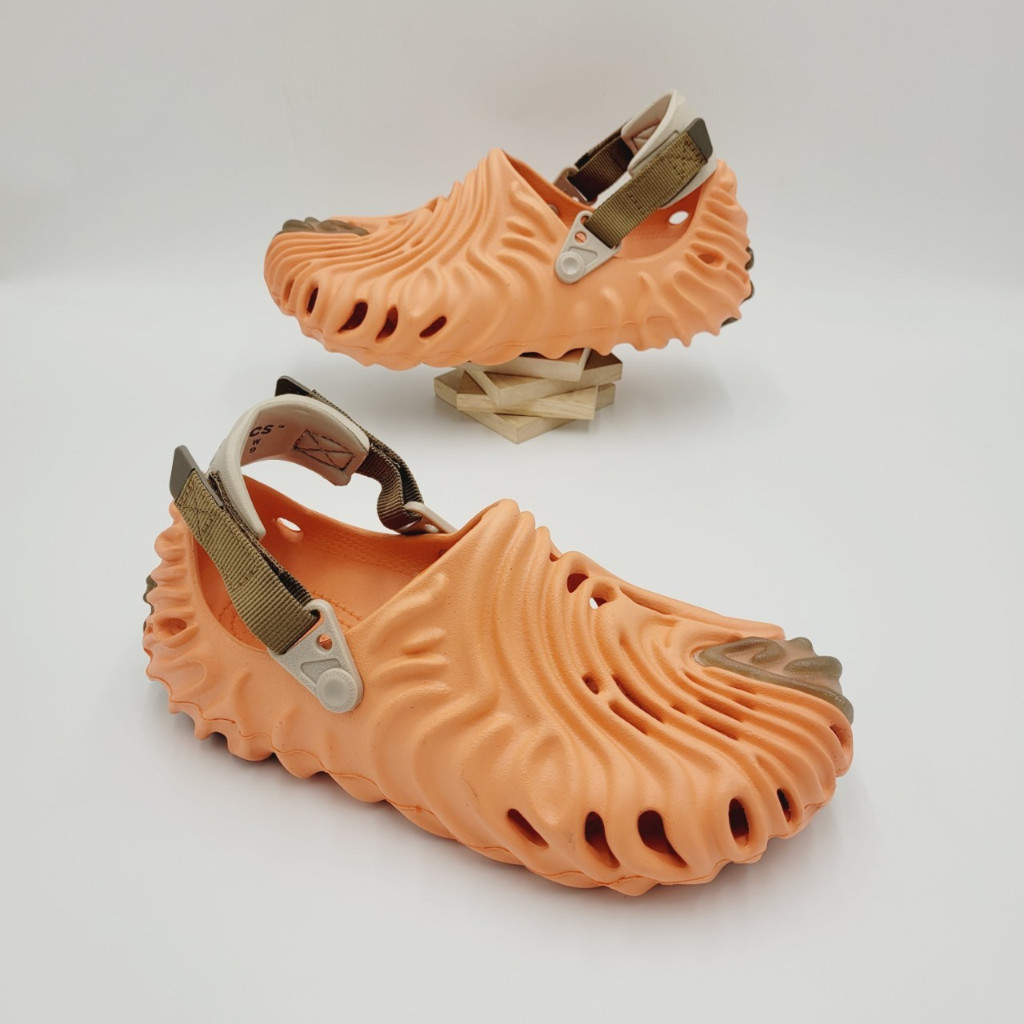 รองเท้าลำลองแฟชั่น สไตล์ Crocs Salehe Bembury x Crocs Pollex Clog