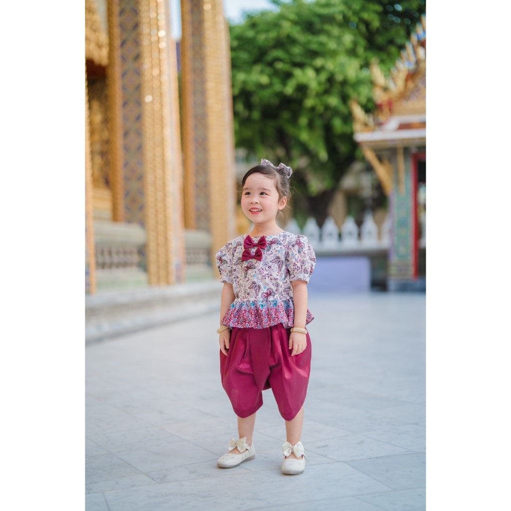ชุดไทยเด็กลายผีเสื้อสีเลือดหมูพร้อมกิ๊ปติดผม