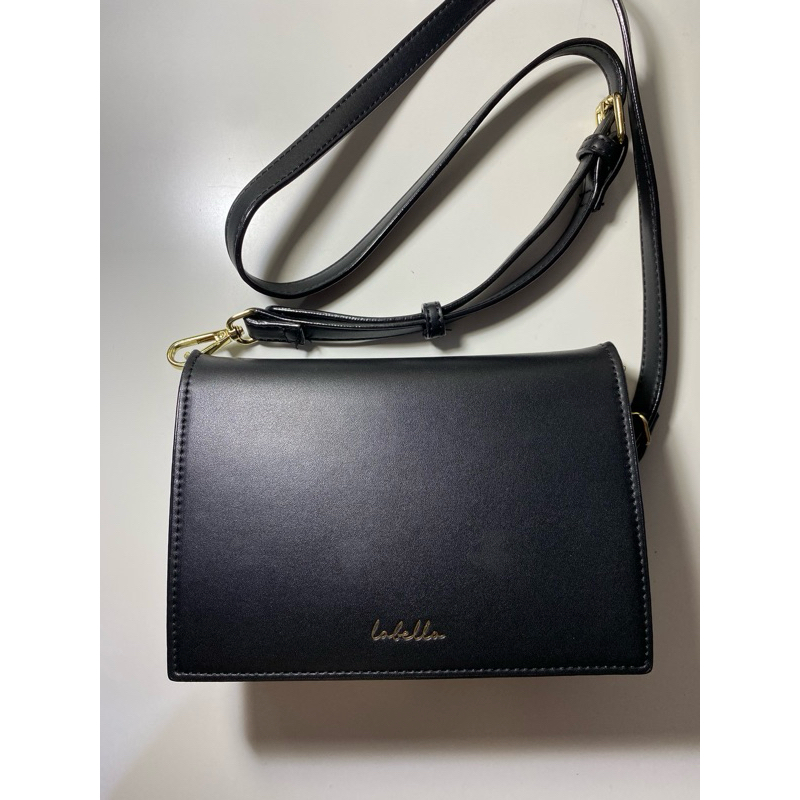 กระเป๋าสะพายข้าง แบรนด์ Labella รุ่น Cara Saffiano สีดำ แท้ 100% ช้อปไทย กระเป๋าหนังเรียบ สภาพใหม่