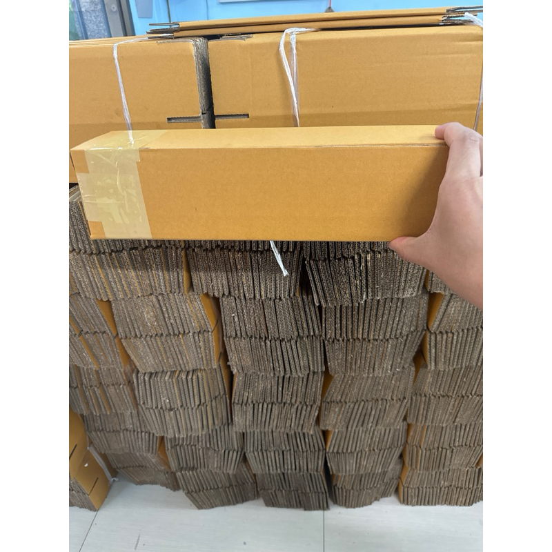 กล่องพัสดุขนาด9x9x35cm เหมาะสำหรับใส่สติกเกอร์สินค้าและสินค้าที่มีความยาวไม่เกิน 35 เซนต์
