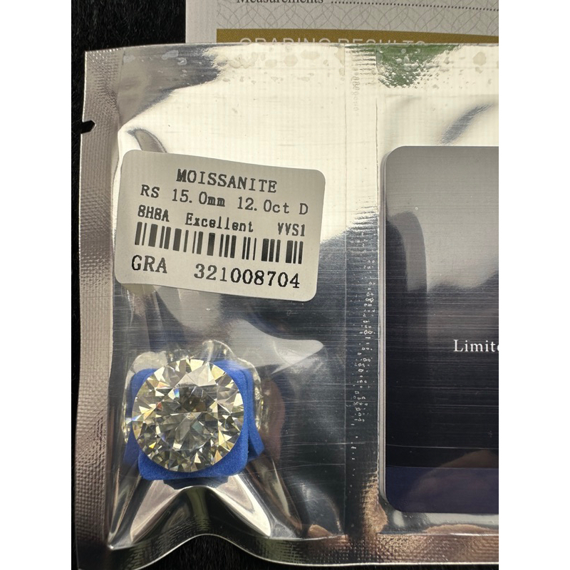 เพชร (1 เม็ด น้ำหนัก 12 กะรัต )โมซาไนท์ เพชร โมอีส MOISSANITE มี ใบ เซอร์ะอยู่ในซีน ตัวเลขเลเซอร์