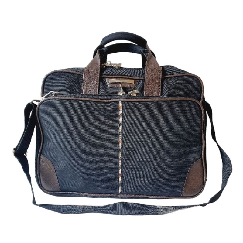 Daks 💼 กระเเป๋าเดินทางสีดำ กระเป๋ามือสอง