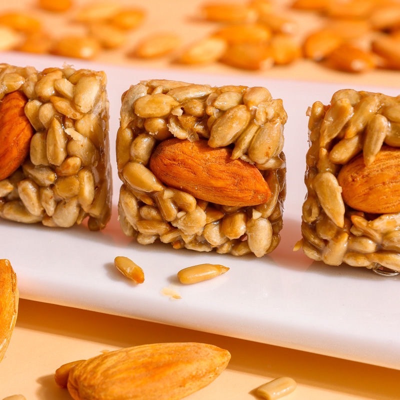 เมล็ดทานตะวัน(10ซอง) เมล็ดอัลมอนด์ ขนม ของว่างทานเล่นอร่อย 瓜子仁坚果酥 - รูปที่ 4