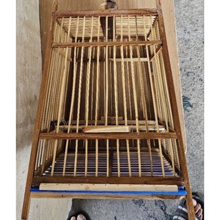 กรงนกหัวจุก13ซี่ ไม้สัก ขนาด กว้าง30ยาว30สูง40 เอวคู่ อุปกรณ…