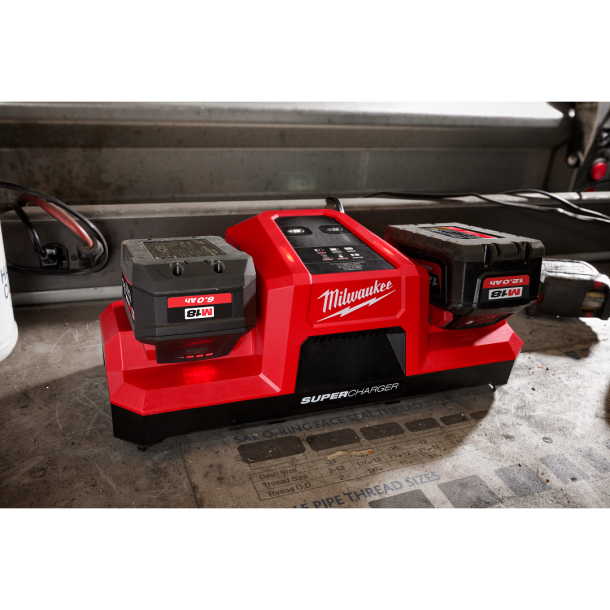 MILWAUKEE M18 DBSC แท่นชาร์จแบตแบตเตอรี่ 18 โวลต์ แบบซุปเปอร์ชาร์จเจอร์ 2 ช่อง