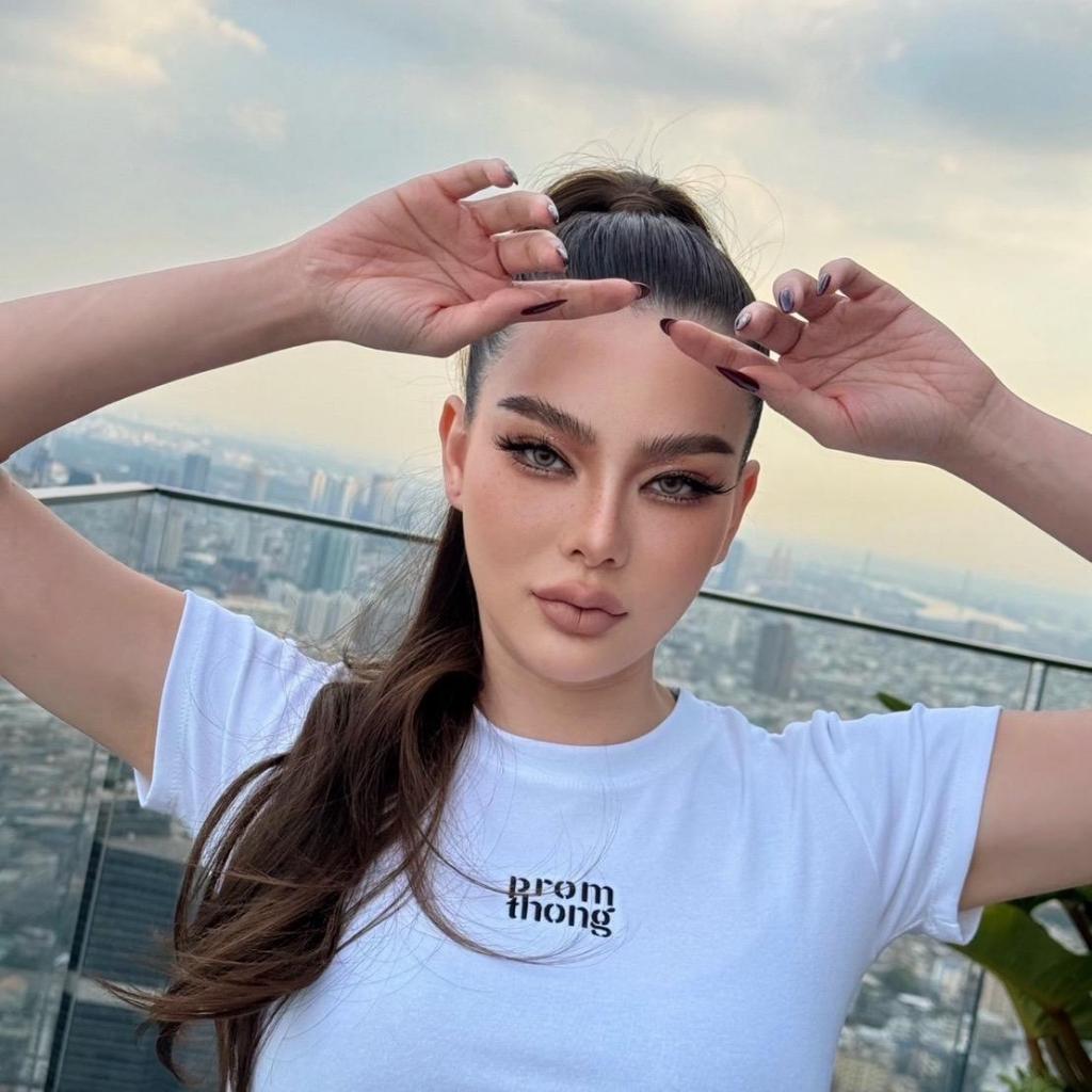 เสื้อยืดครอปปักหน้าอก PROMTHONG