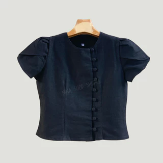 เสื้อสีขาวคอกลมแขนกลีบบัว ลิซ่า กระดุมปั๊ม9เม็ด โดดเด่น ทรงสวยเข้ารูป ดูสุภาพเรียบร้อย สวมใส่สบาย ได้ทุกโอกาส เอกลักษณ์