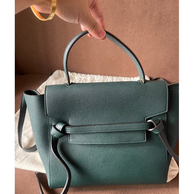 กระเป๋า Celine Belt Bag Size Nano สีเขียวอเมซอน (used like new) สอบถามก่อนสั่งซื้อค่ะ