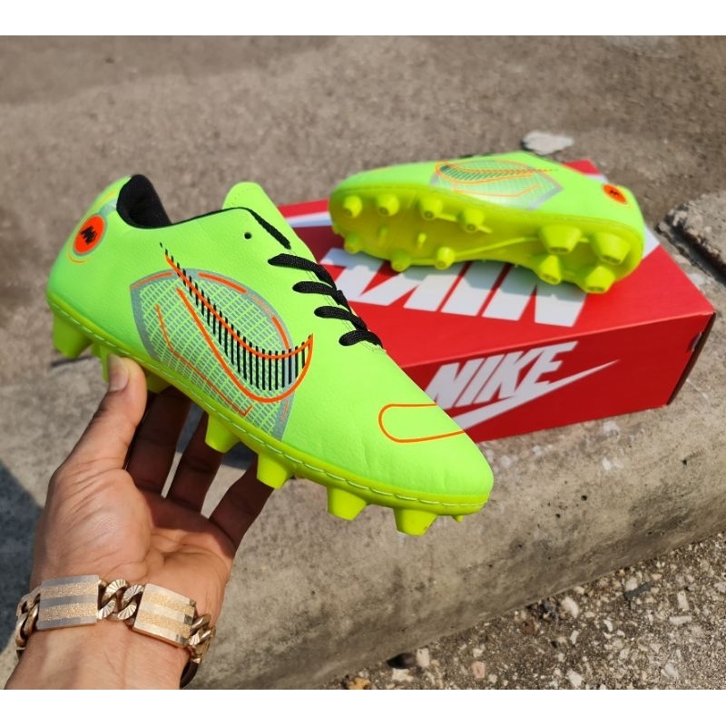 รองเท้าเตะบอลรองเท้าสตั๊ดของเด็กราคาถูก319฿สินค้าพร้อมกล่อง+ดันทรง