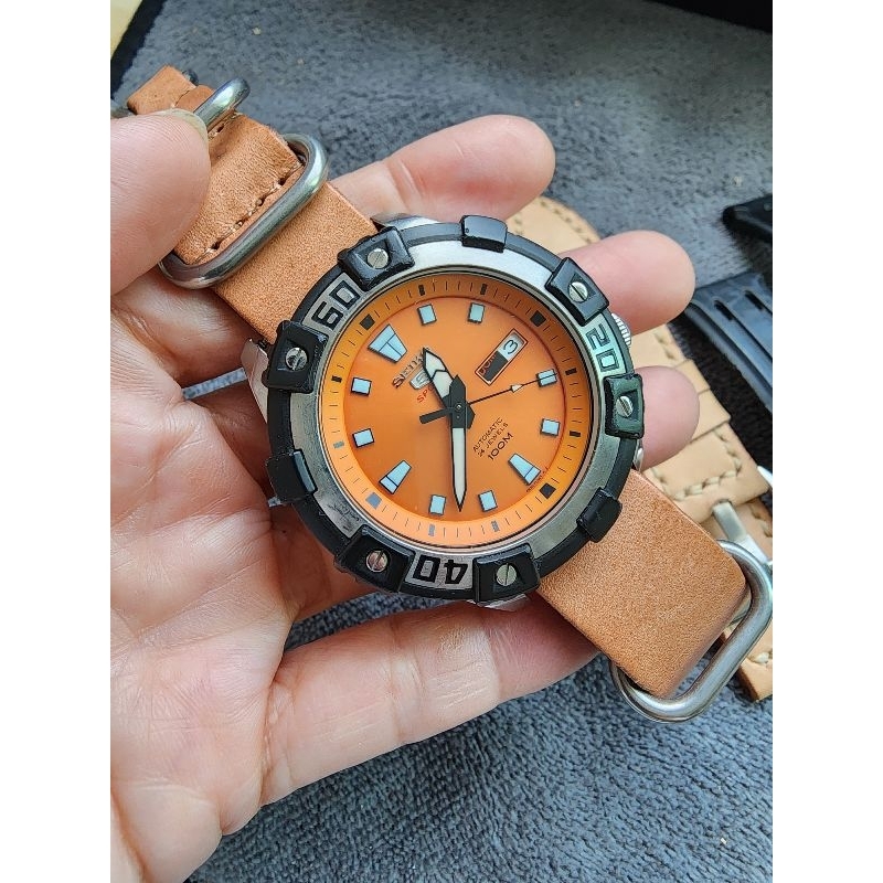 Seiko 5 Sports Automatic 4R36A 24 Jewels Orange Dial Men's Watch Rare
