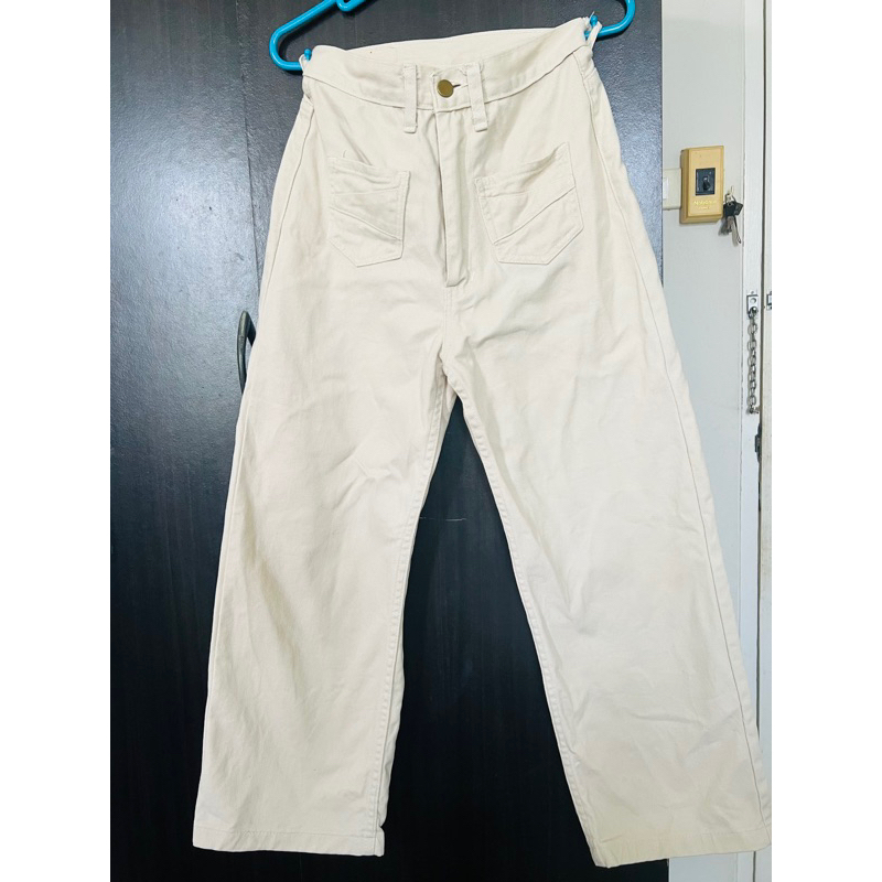 ส่งต่อ กางเกง CREAMY MINIMAL STYLE จากร้าน bananashop