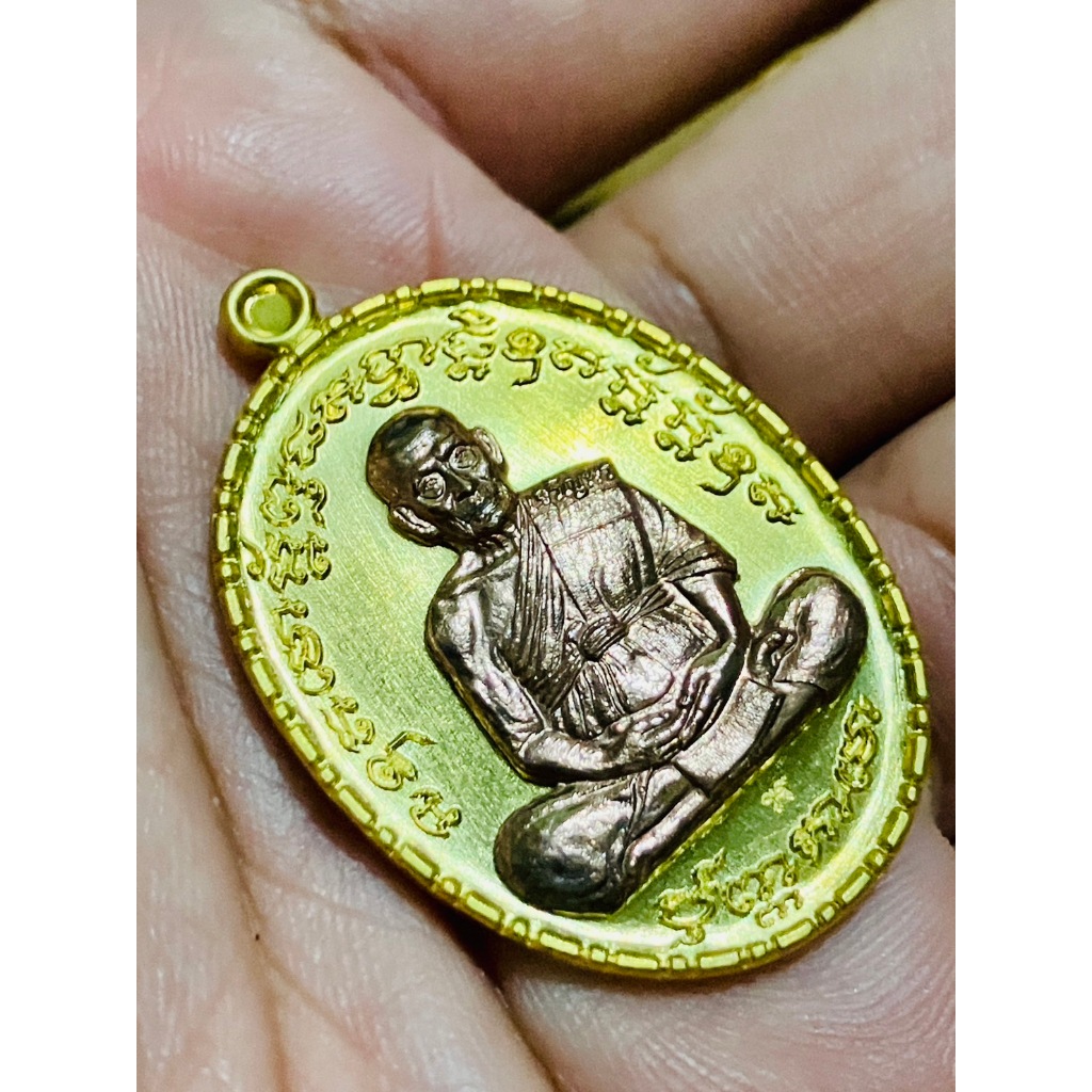 เหรียญเจริญพรกลาง เนื้อทองเหลือง หน้ากากนวะ ๑๙๐๒ หลวงพ่อพัฒน์ วัดห้วยด้วน จังหวัดนครสวรรค์