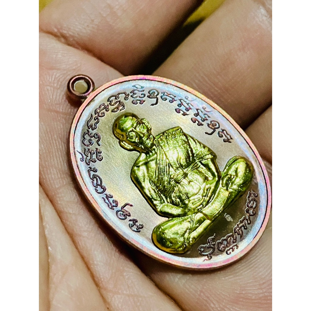 เหรียญเจริญพรกลาง เนื้อทองแดงมันปู หน้ากากทองเหลือง ๒๘๕๗ หลวงพ่อพัฒน์ วัดห้วยด้วน จังหวัดนครสวรรค์