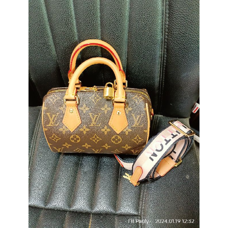 Louis Vuitton monogram canvas speedy 20used bag like new good condition good price