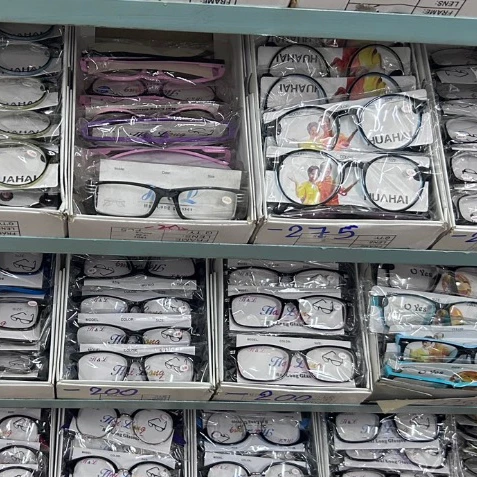 แว่น สายตา สั้น ราคาถูก ซื้อออนไลน์ที่นี้ แว่นตาสำหรับสายตาสั้น -0.5 ถึง -4.0 คละแบบ