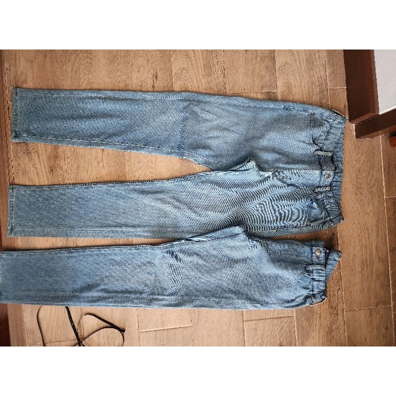 uniqlo size 150- 160 กางเกงยีนส์ heatech กันหนาวไม่มีตำหนิ ทรงสกินนี่ เอวถึง 28 สะโพกถึง 38 ยาว 38