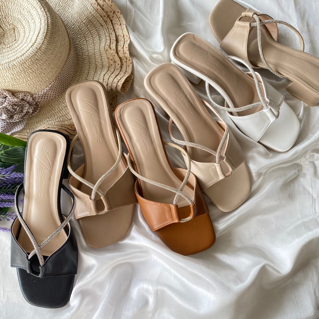 รองเท้าส้นสูง 1.5 นิ้ว สวมห่วงสายเพชร NR-030 (5/3) Size 41-45 รองเท้าไซส์ใหญ่ รองเท้าหัวเหลี่ยม