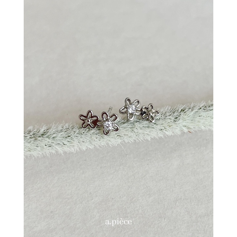 A.piece  ต่างหูก้านเงินแท้  [silver 925 post] Double petite flowers stud earrings(206-208) - รูปที่ 3