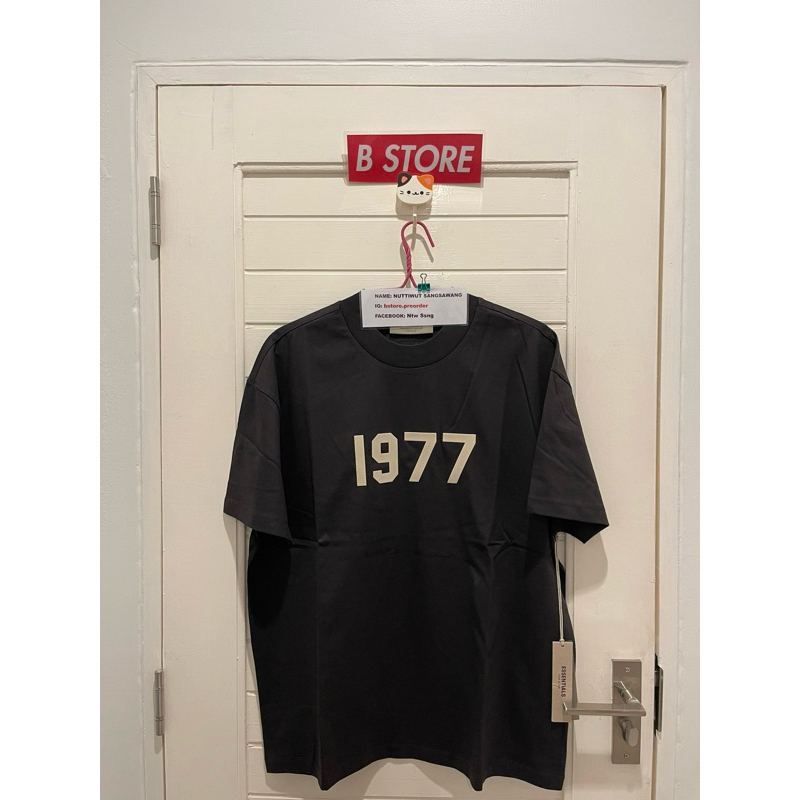 ESSENTIALS TEE SS22 IRON 1977✨ สินค้าพร้อมส่ง❗️