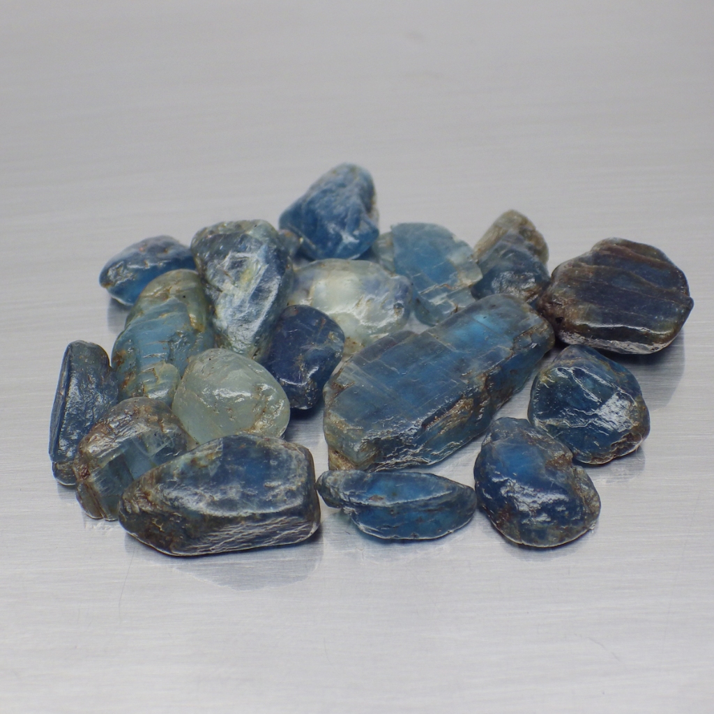 พลอย ก้อน ดิบ ไคยาไนท์ แท้ ธรรมชาติ ( Unheated Natural Rough Kyanite ) หนักรวม 50 กะรัต