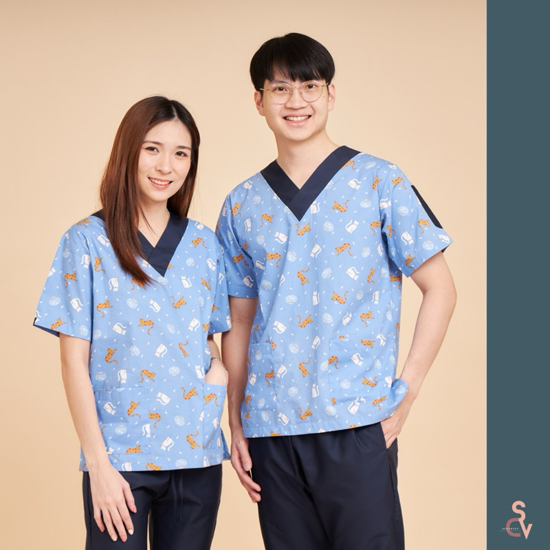 scrubvet: เสื้อสครับลายน้องแมว (เฉพาะเสื้อ)