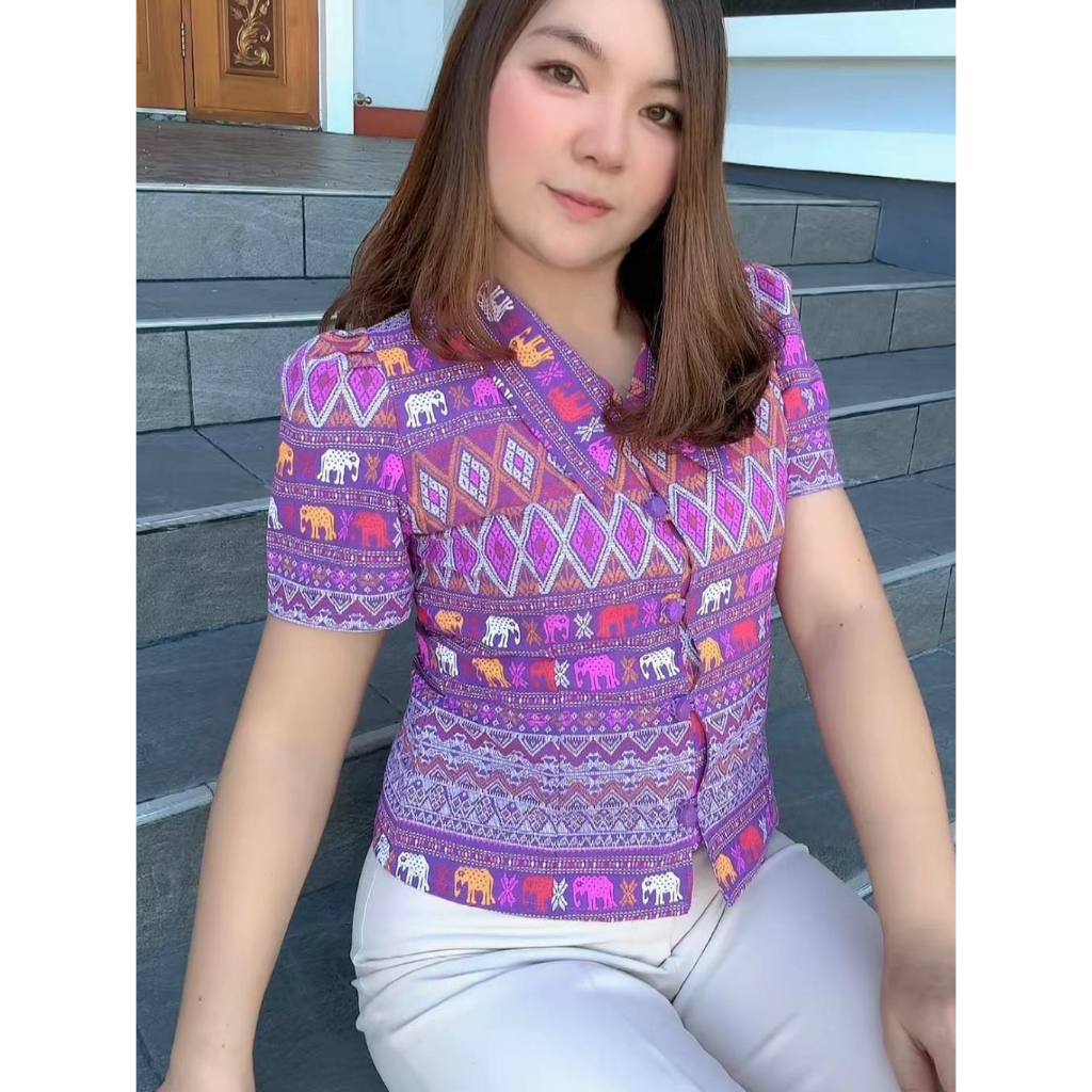 เสื้อผ้าพื้นเมืองผู้หญิง