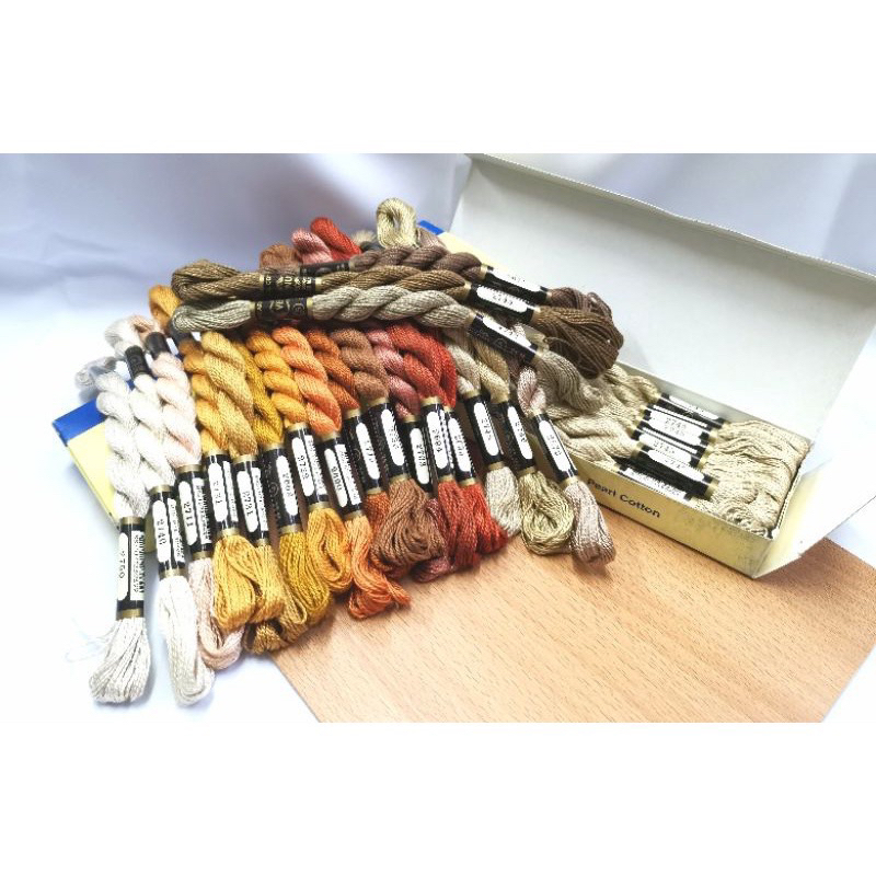 ไหมถัก​ ไหม​ปัก​ วีนัส​ ไหม​เดินเส้น​ เบอร์​ 5​ 100% cotton โทรสีครีม-น้ำตาล
