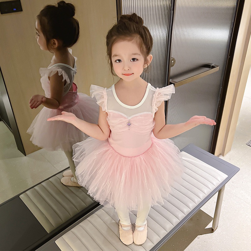 ชุดบัลเล่ต์เจ้าหญิงสีชมพูขาวอ่อน มาใหม่ น่ารักมาก แขนระบายสีขาว เพชรกลางอก A30
