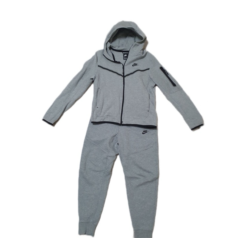 Nike Tech fleece สีเทา เสื้อ M กางเกง M / set