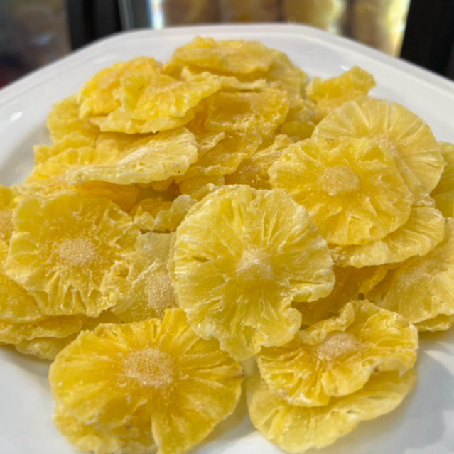 สับปะรดภูแลอบแห้ง 500g. ((ซื้อ“หวาน อมเปรี้ยว”กินเพลินอยู่นะ มีน้ำตาลนิดหน่อย!! ทานเล่น ให้พอสดชื่นก็ได้ค่ะ