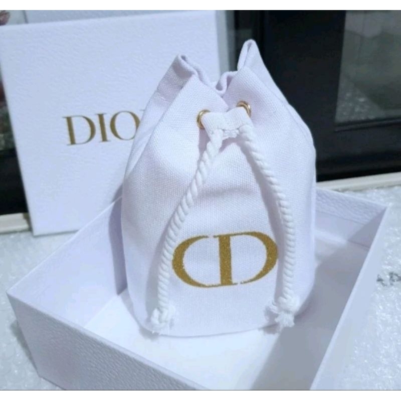 แท้💯%กระเป๋าเครื่องสําอางค์ Dior สีขาว โลโก้ DC ปักทอง พร้อมกล่องของขวัญ