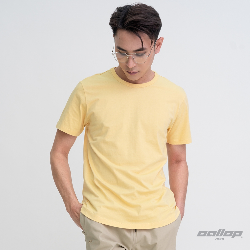 GALLOP : Men's Wear เสื้อยืดคอกลม (Round-necked) รุ่น ชายโค้ง GBT9002 สี Daisy Yellow - เหลือง