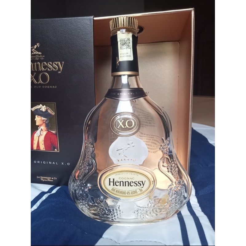 ขวด Hennessy xo  ขวดเปล่า สวยๆ ไร้ตำหนิ ขวดพร้อมกล่อง