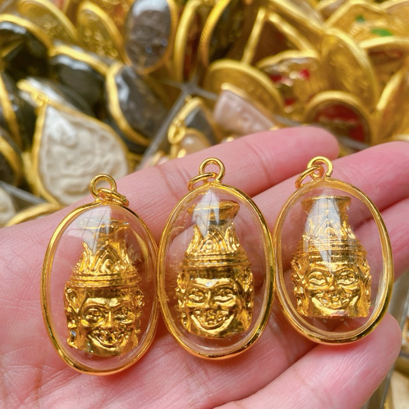 เศียรพ่อแก่ บารมีพ่อแก่ พระฤาษี องค์ทองเลี่ยมทอง บูชาพ่อแก่เสริมเสน่ห์ ให้ใครเห็นก็เมตตาเอ็นดู
