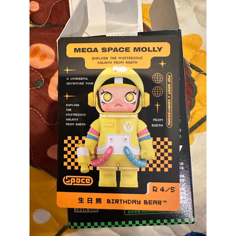 [พร้อมส่ง] POP MART Mega Space Collection 100% Space Molly Series 02 v2 - Birthday Bear กล่องสุ่ม เส